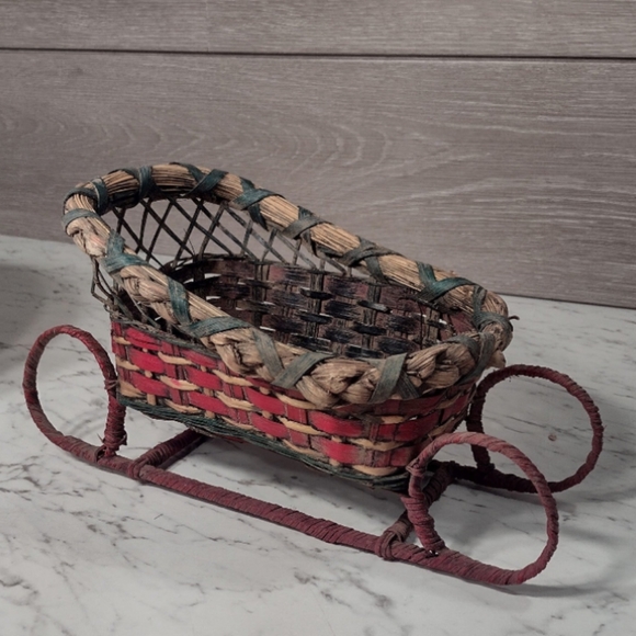 Vintage Decorative Red/Green/Natural Wicker Christmas Sleigh Basket - Picture 2 of 6